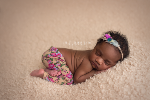 Best NYC Newborn Photographer | www.shirlyschvartzman.com